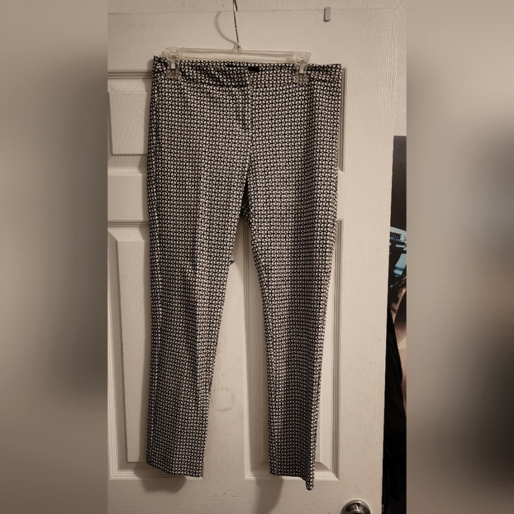 2 for $20- Size 4, Amanda & Chelsea black/white above ankle pants